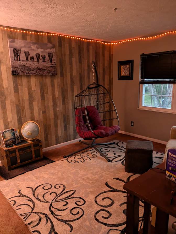 Moe's room