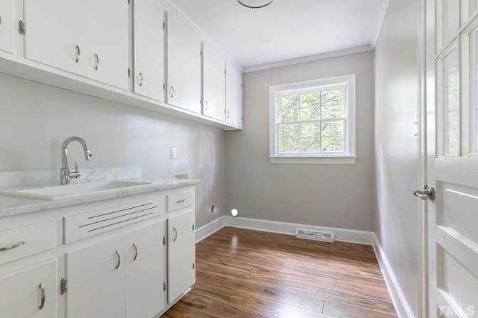 Alcove Rooms's room