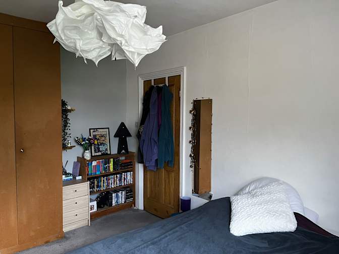 Kevin Hayes's room