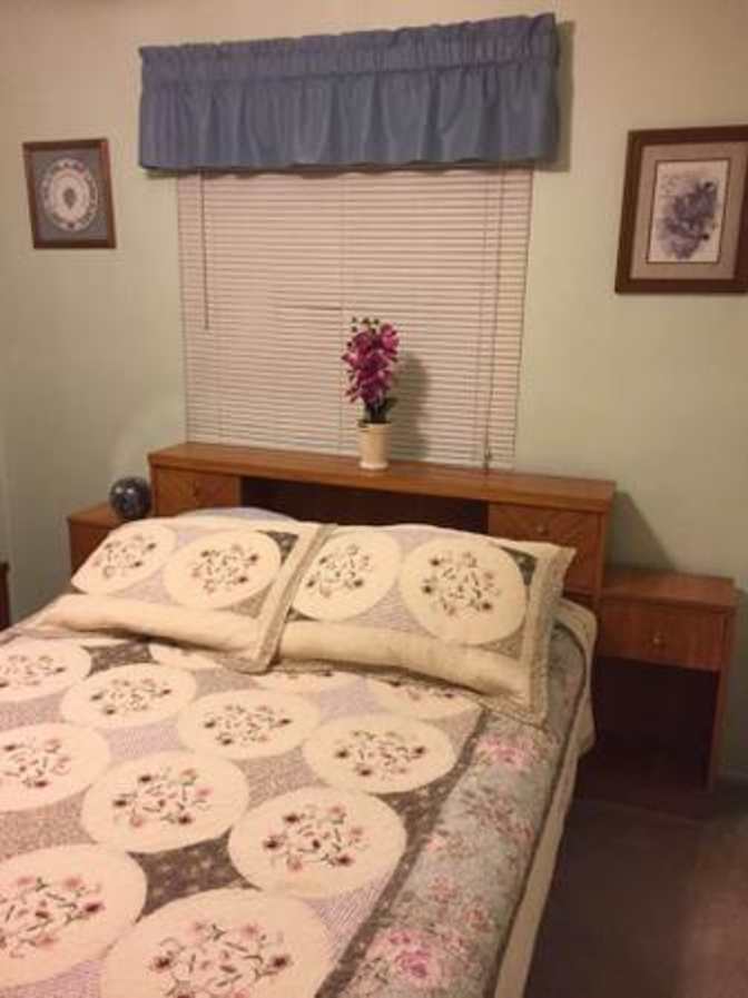 ROOM FOR RENT's room