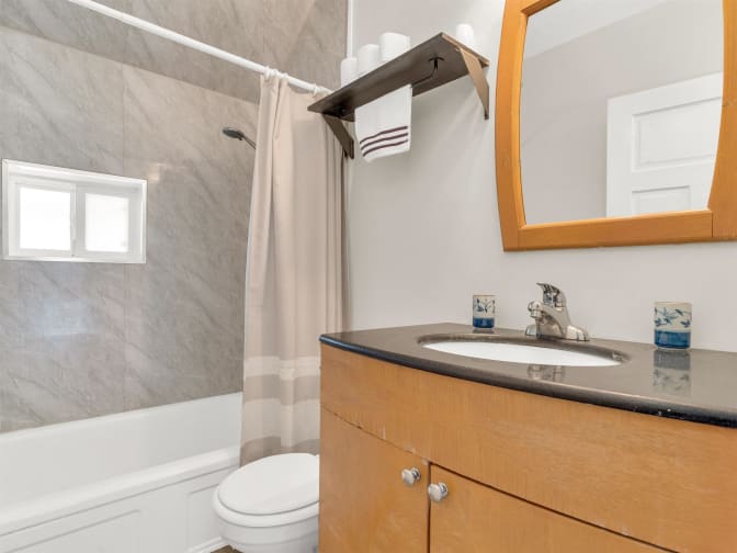 Tom (Langara Share House)'s room