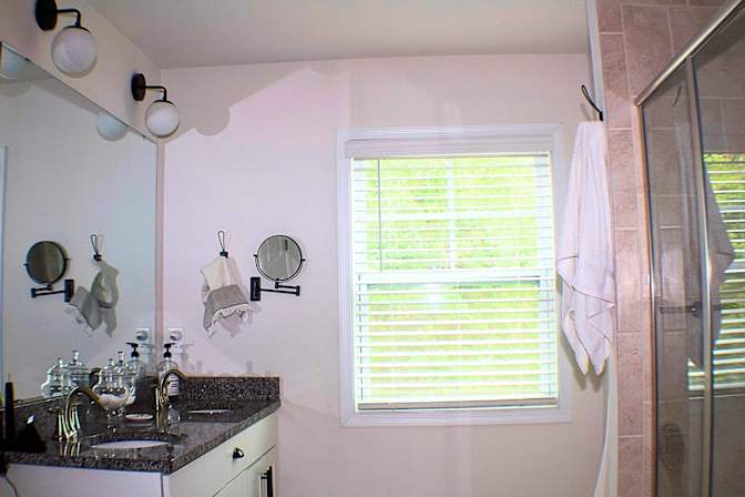 Alcove Rooms's room