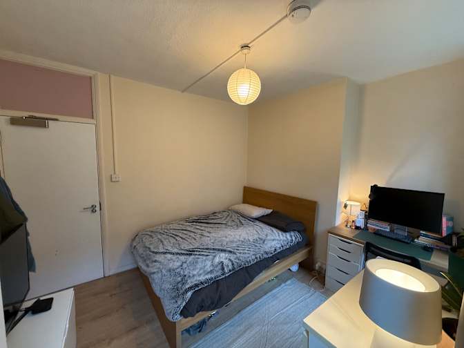 Louis's room
