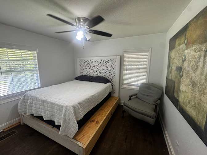 Alcove Rooms's room