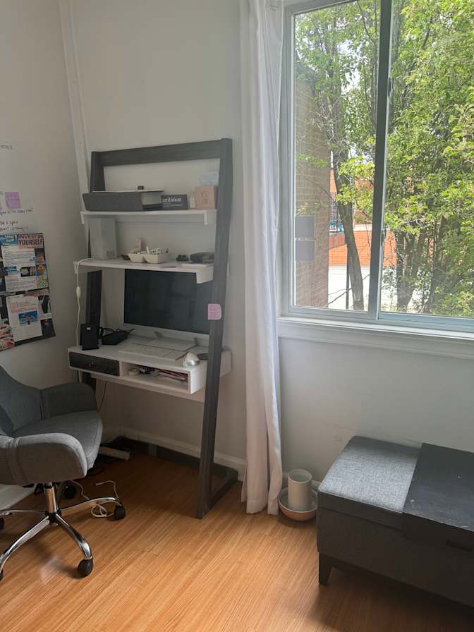 Somi's room