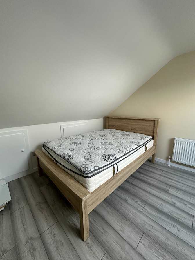 Bam Ayinde's room