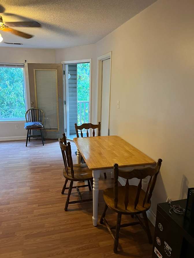 Alcove Rooms's room