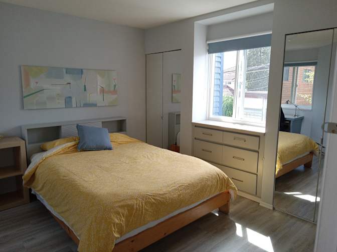 Dee's room
