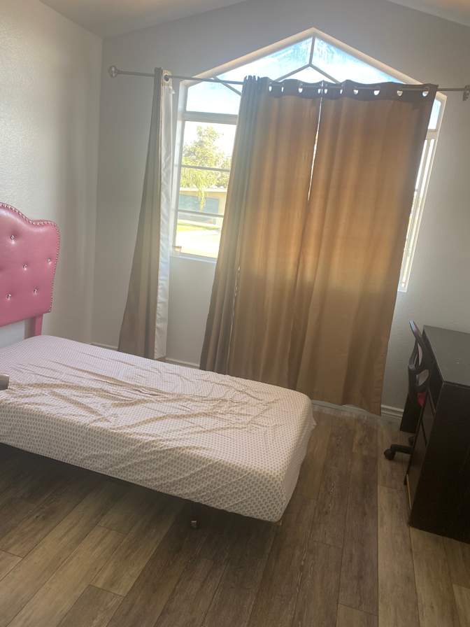 Dia's room