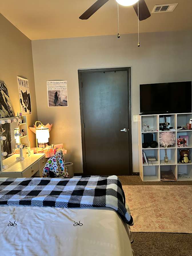 Aaliyah Olvera's room