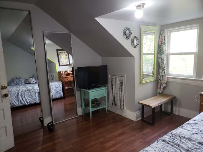 Rent's room
