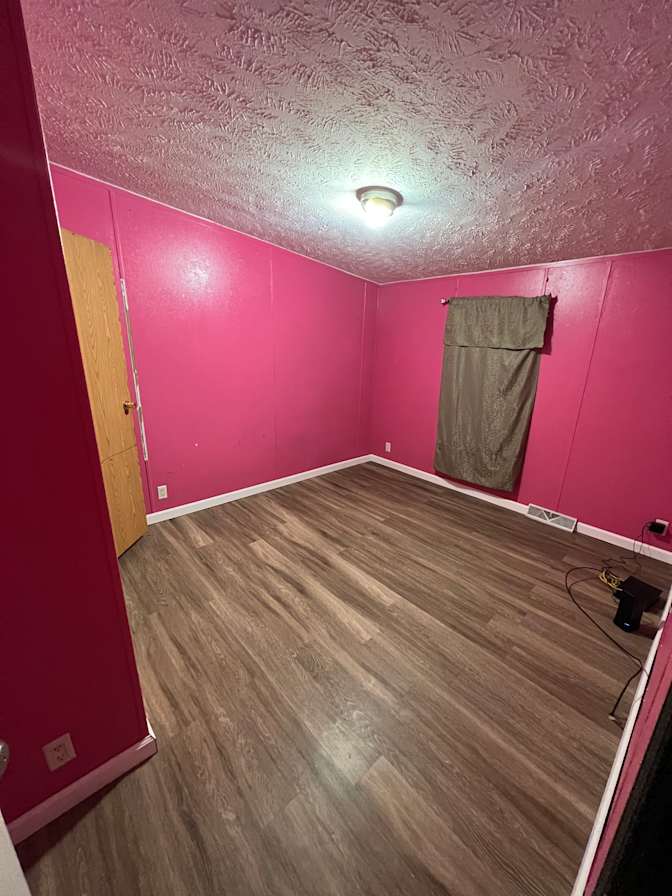 Andres's room