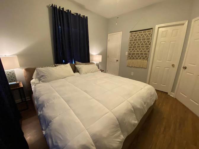 Alcove Rooms's room