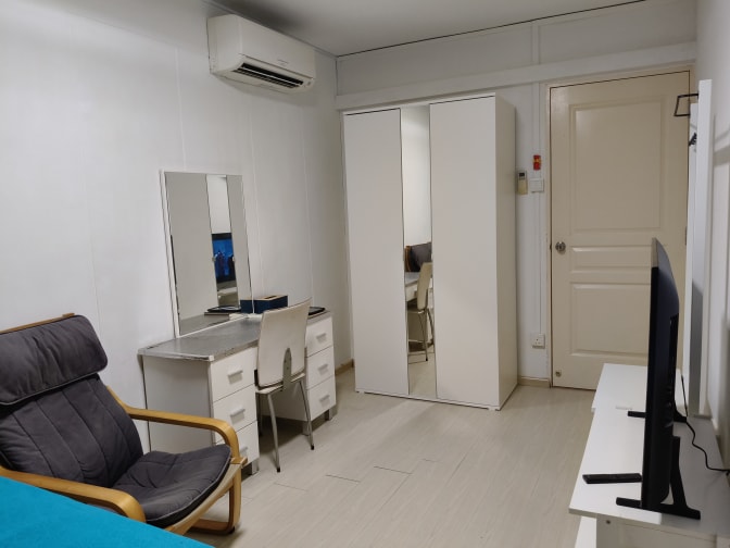 Neo's room