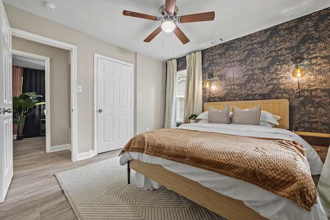 Alcove Rooms's room