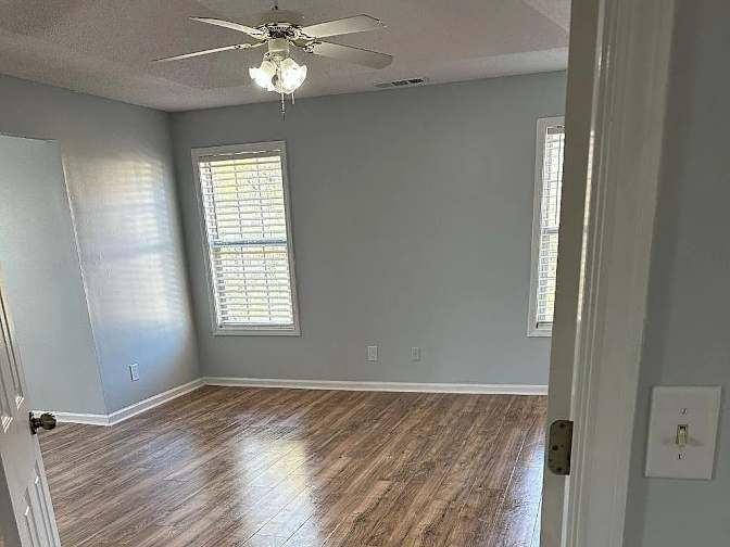 Alcove Rooms's room