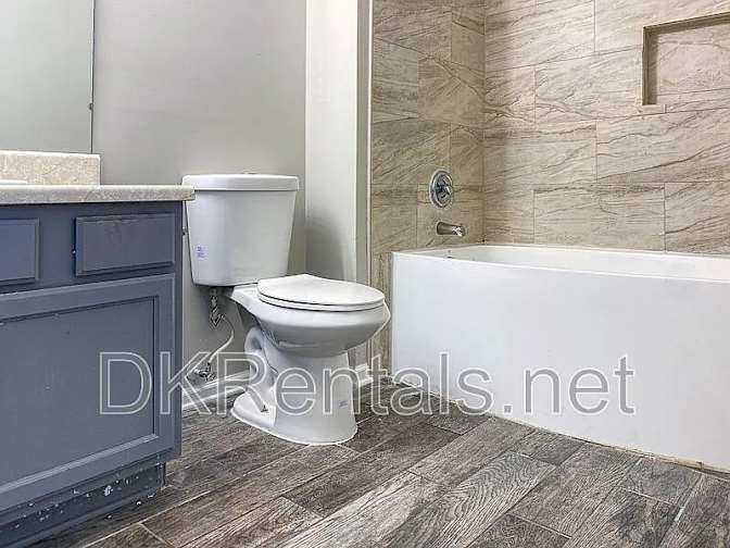 Alcove Rooms's room