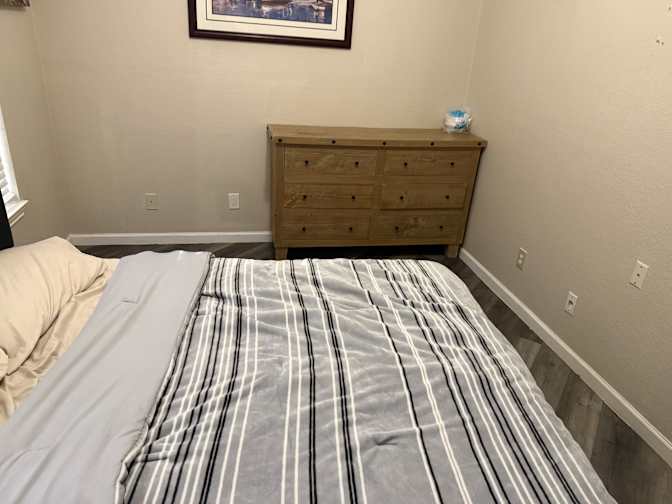 Luis's room