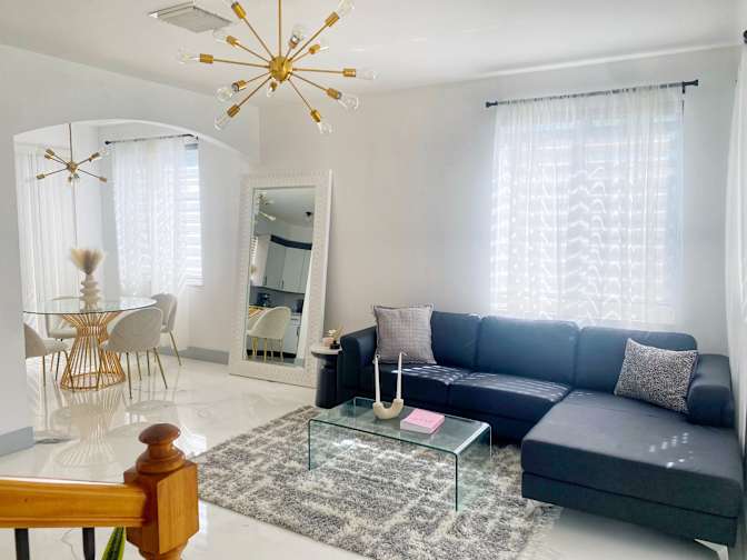 Cora Hayes's room
