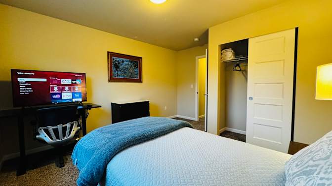 Tatchapong's room