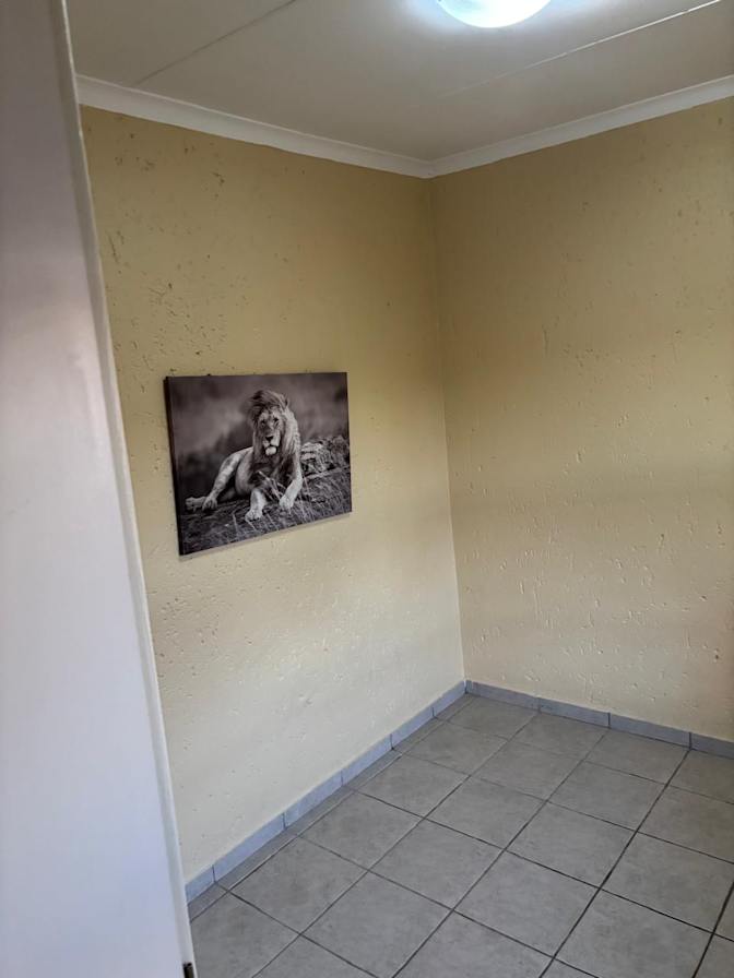Mthokozisi's room