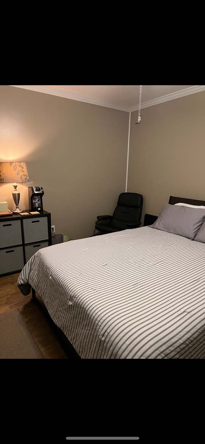 Fully Furnished's room
