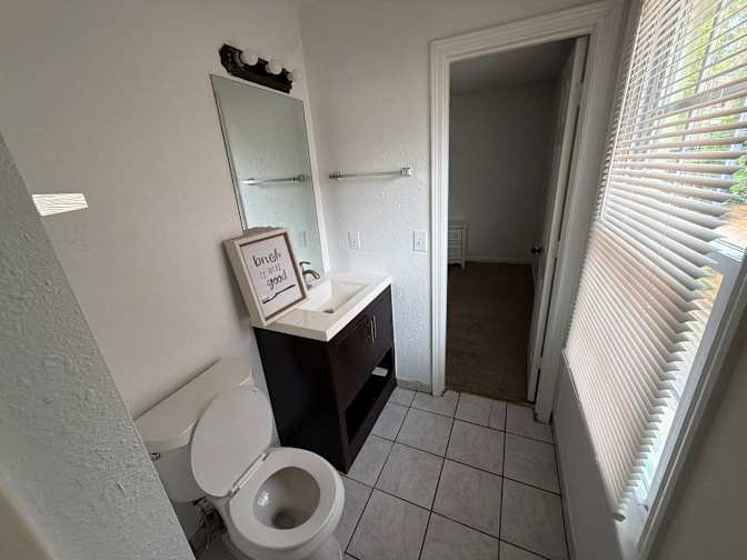 Alcove Rooms's room