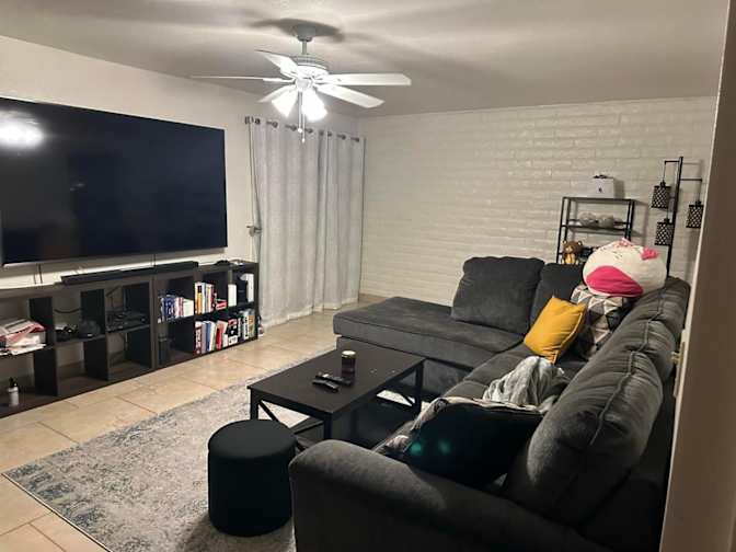 Jaunru's room