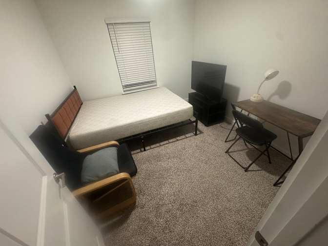 dongbum shin's room