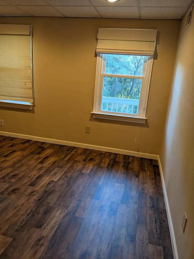Alcove Rooms's room