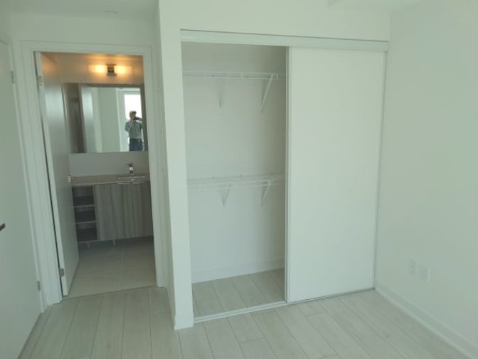 Furnished Room's room