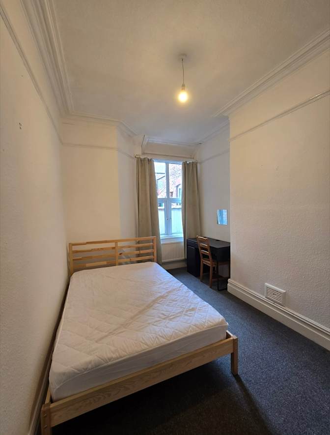 Allegra Eskenazi's room