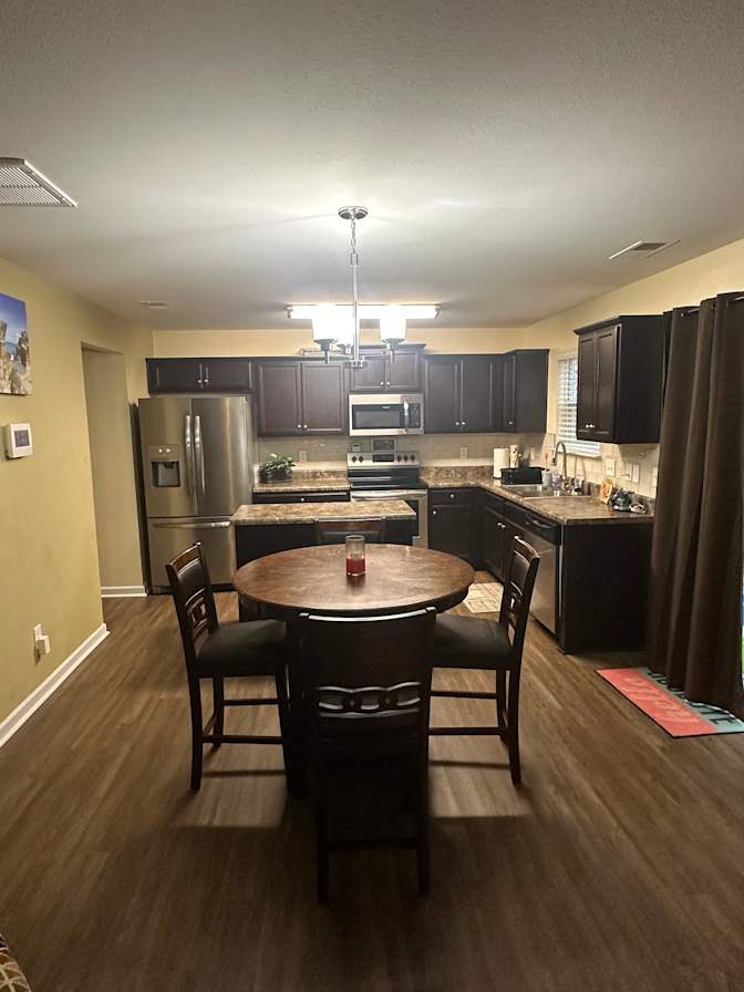 Brandon's Rooms available's room