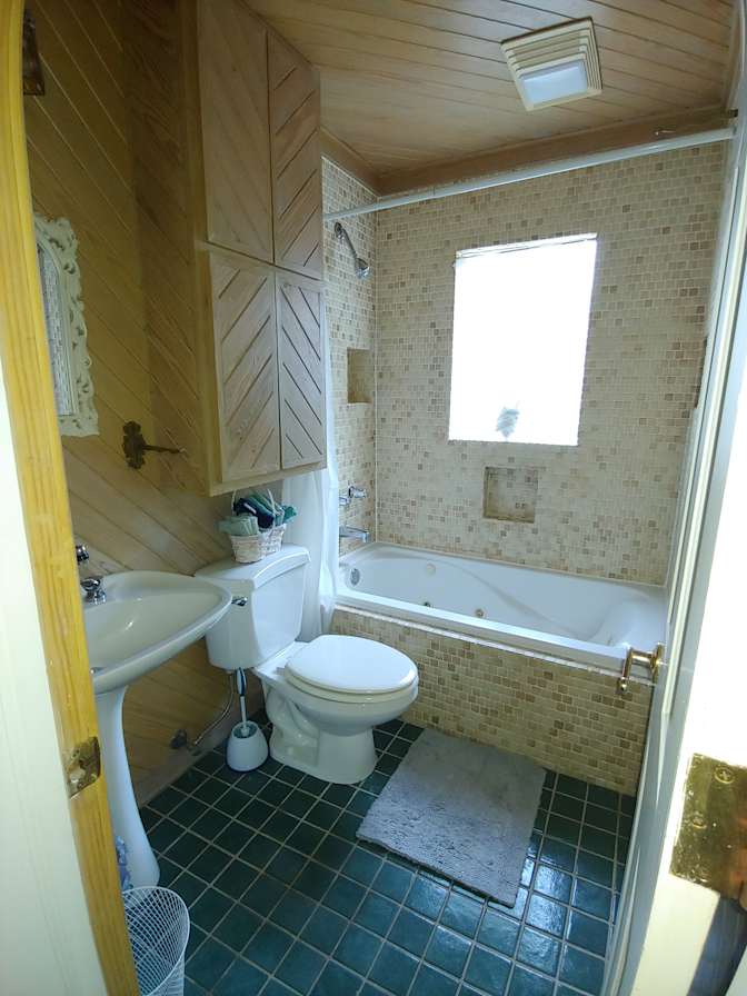 Friendly Center Area's room