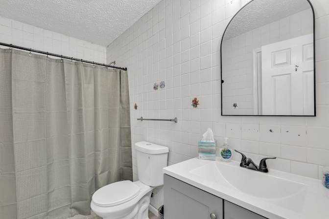 lifedoorrentals's room