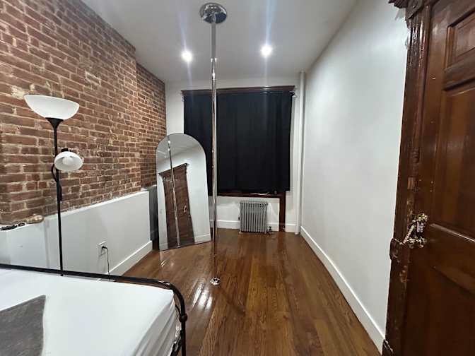 Lee's room