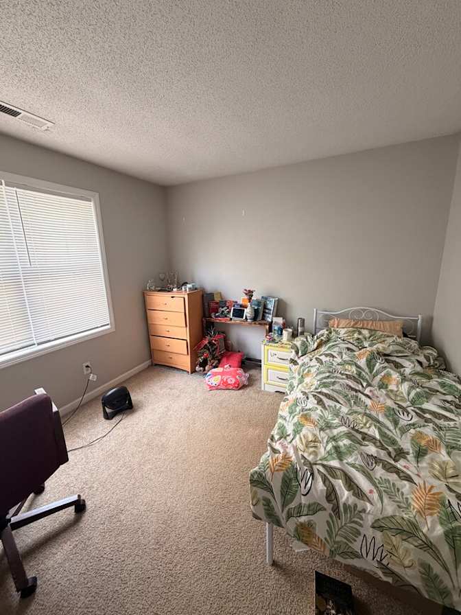 Carlos's room