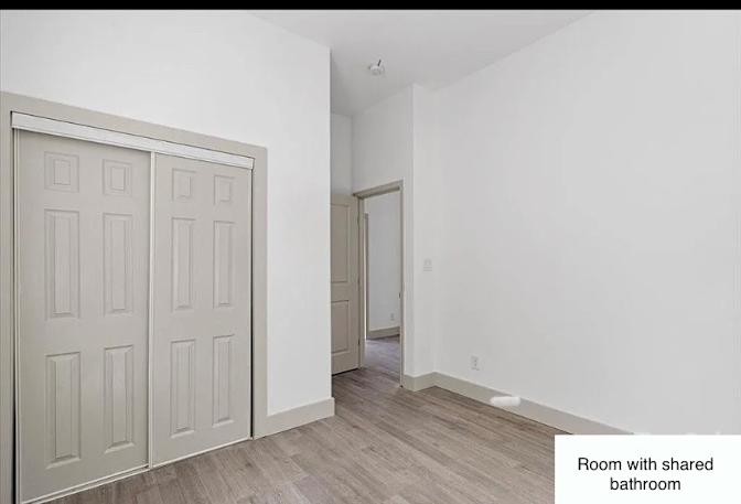 Alcove Rooms's room