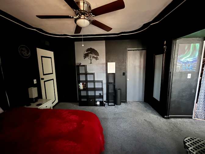 Liz's room