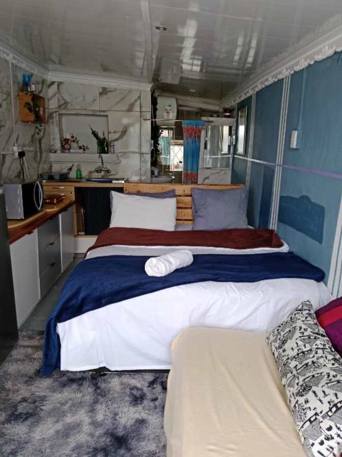 Del's room
