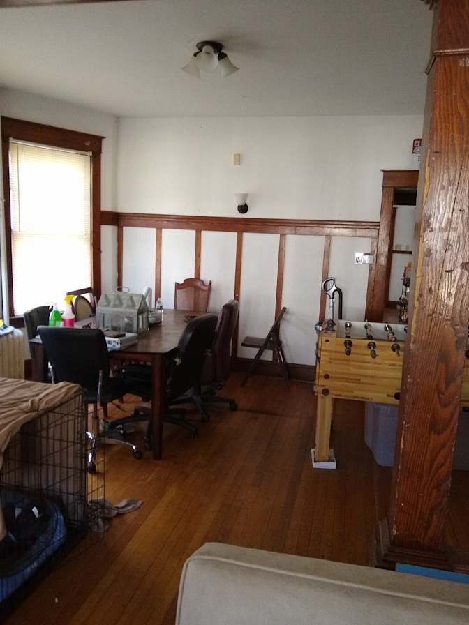 Yong's room