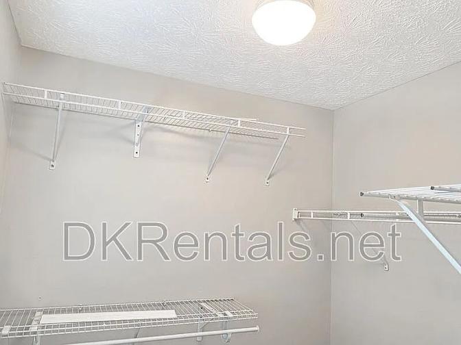 Alcove Rooms's room