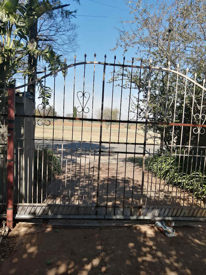 VENESSA MOMBERG's room