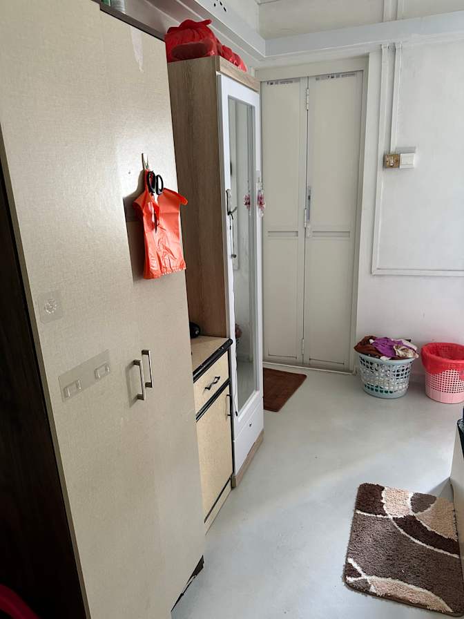 Husen's room