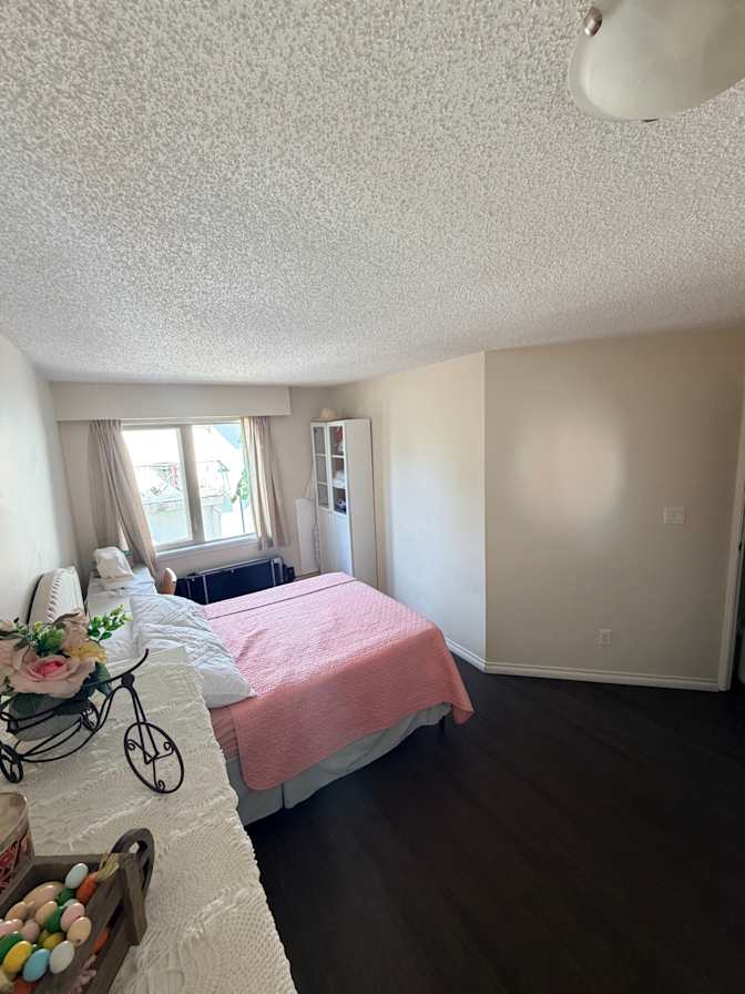 Carmen's room