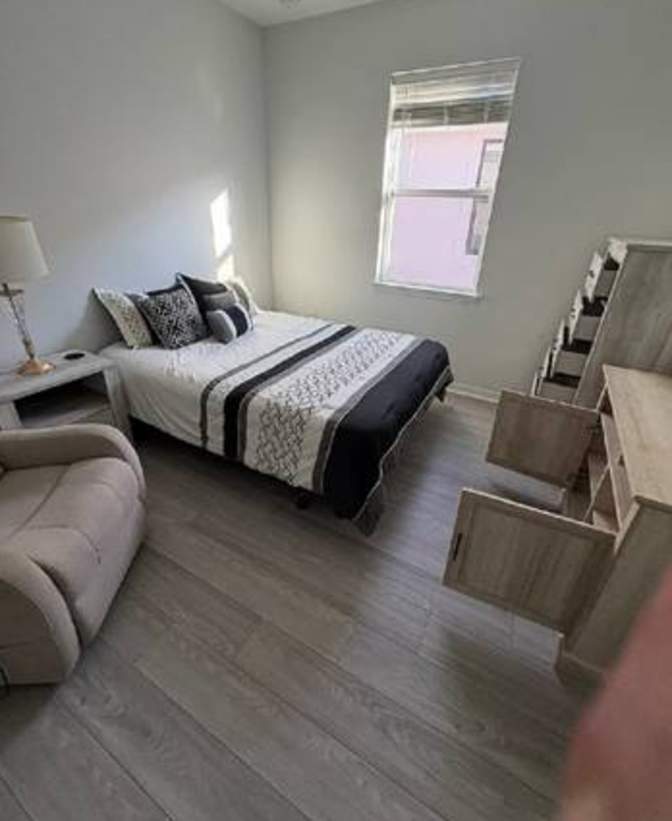 Spacious Luxury Home Queens's room