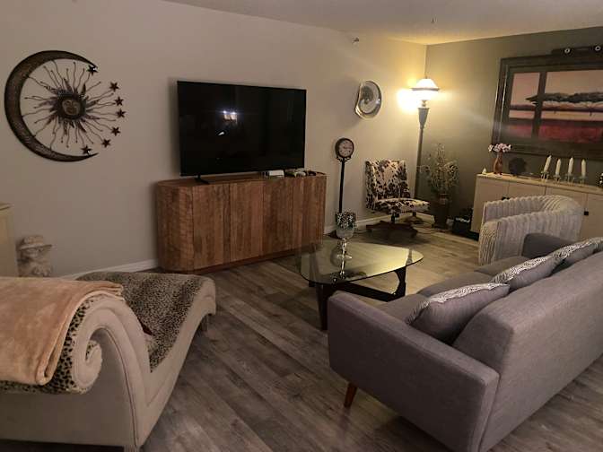 Waterfront View's room