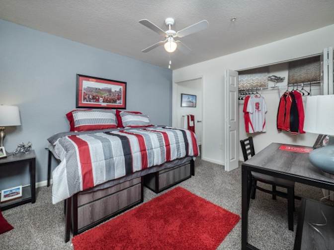 Alcove Rooms's room