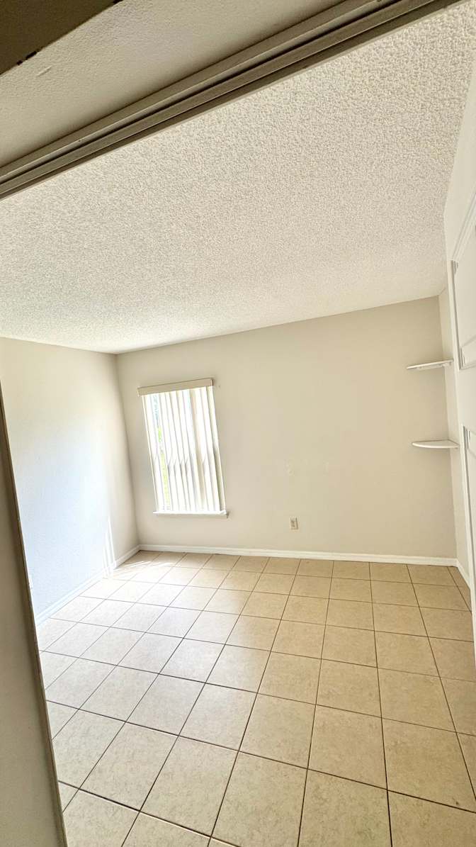 Carlos's room