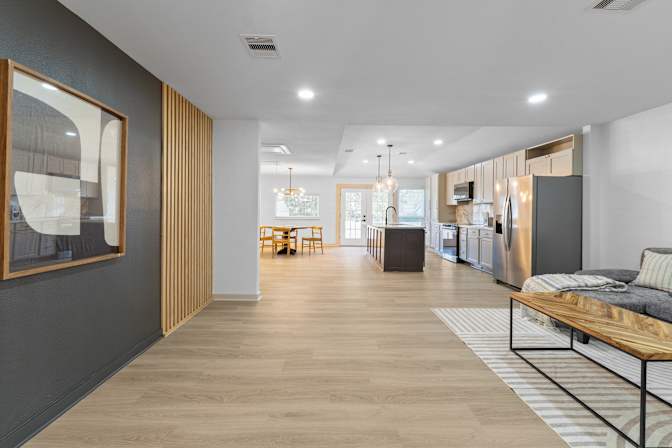 Tomic Properties's room